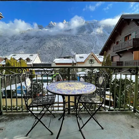 Apartment Downtown & Stunning Mountain View